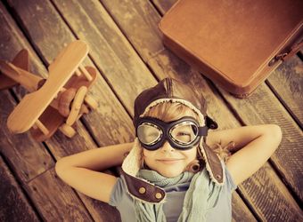 child-playing-pilot